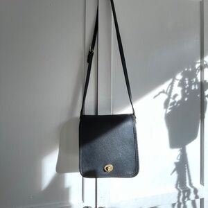 SOLD ON DEPOP vintage coach companion flap